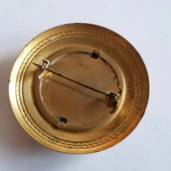 Vintage Gone with the Wind cameo brooch Scarlett O'Hara Lux Soap pin gol… - Picture 11 of 11